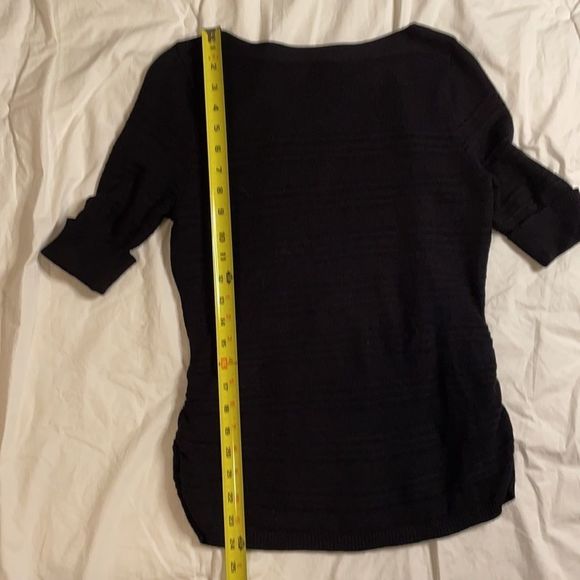 Apt 9 Black knit fitted top size M  ruched sides/textured design silver buttons - Picture 7 of 10